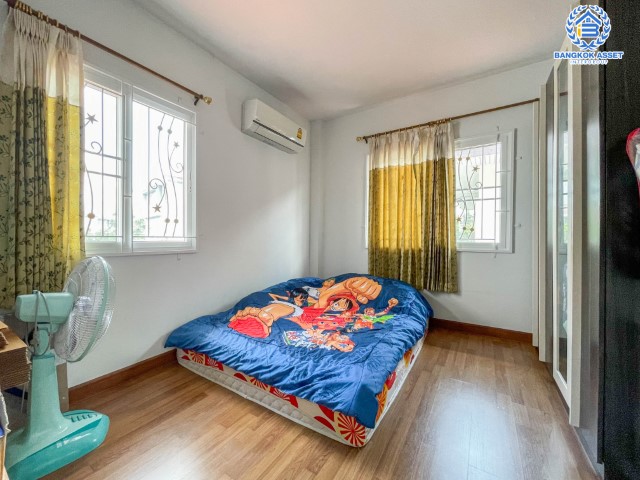 *****ทาวน์เฮ้าส์มือสองย่านนนทบุรี ม.เจ้าพระยาทาวน์ บางกรวย-ไทรน้อย หลังมุม เนื้อที่กว้าง 35 ตร.ว. ฟังก์ชัน 4 ห้องนอน 2 ห้องน้ำ ที่จอดรถ 1 คัน หน้าบ้านโล่ง แต่มีความเป็นส่วนตัว ใกล้โครงการรถไฟฟ้าสายสีม่วง "บางพลู" และจุดขึ้นทางด่วน "กาญจนาภิเษก"